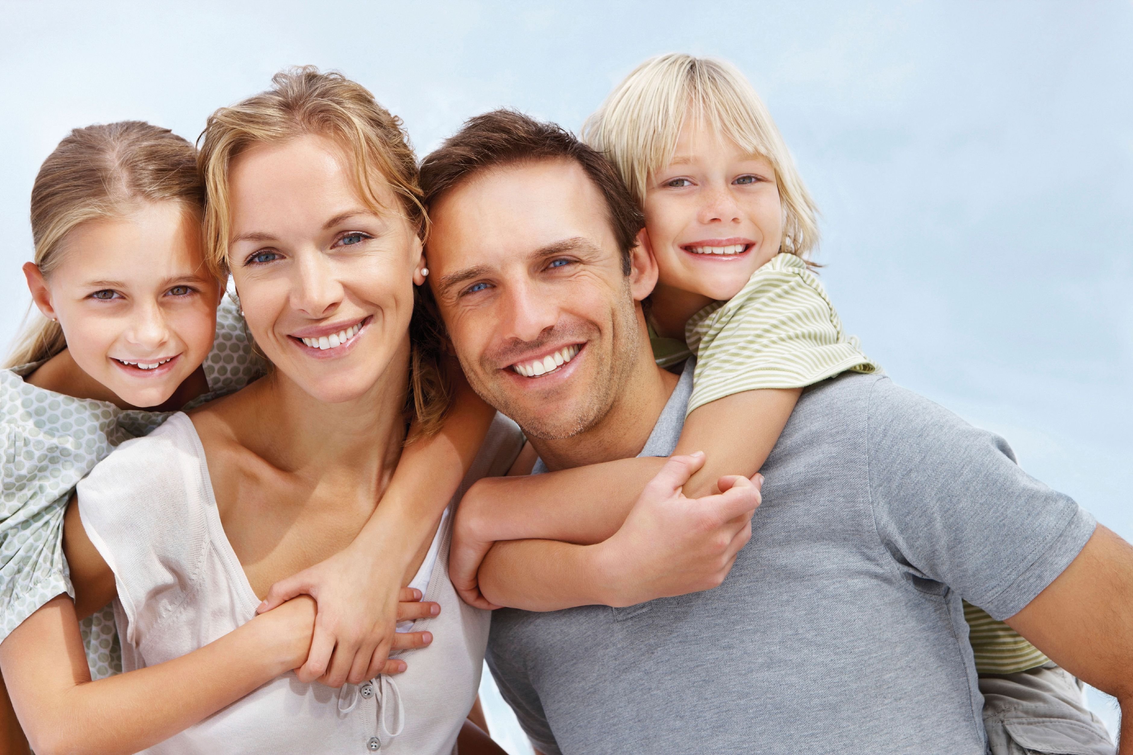 Семья и дети в современном обществе. Счастливая семья. Портрет счастливой семьи. Счастливые семейные фото. Семя.