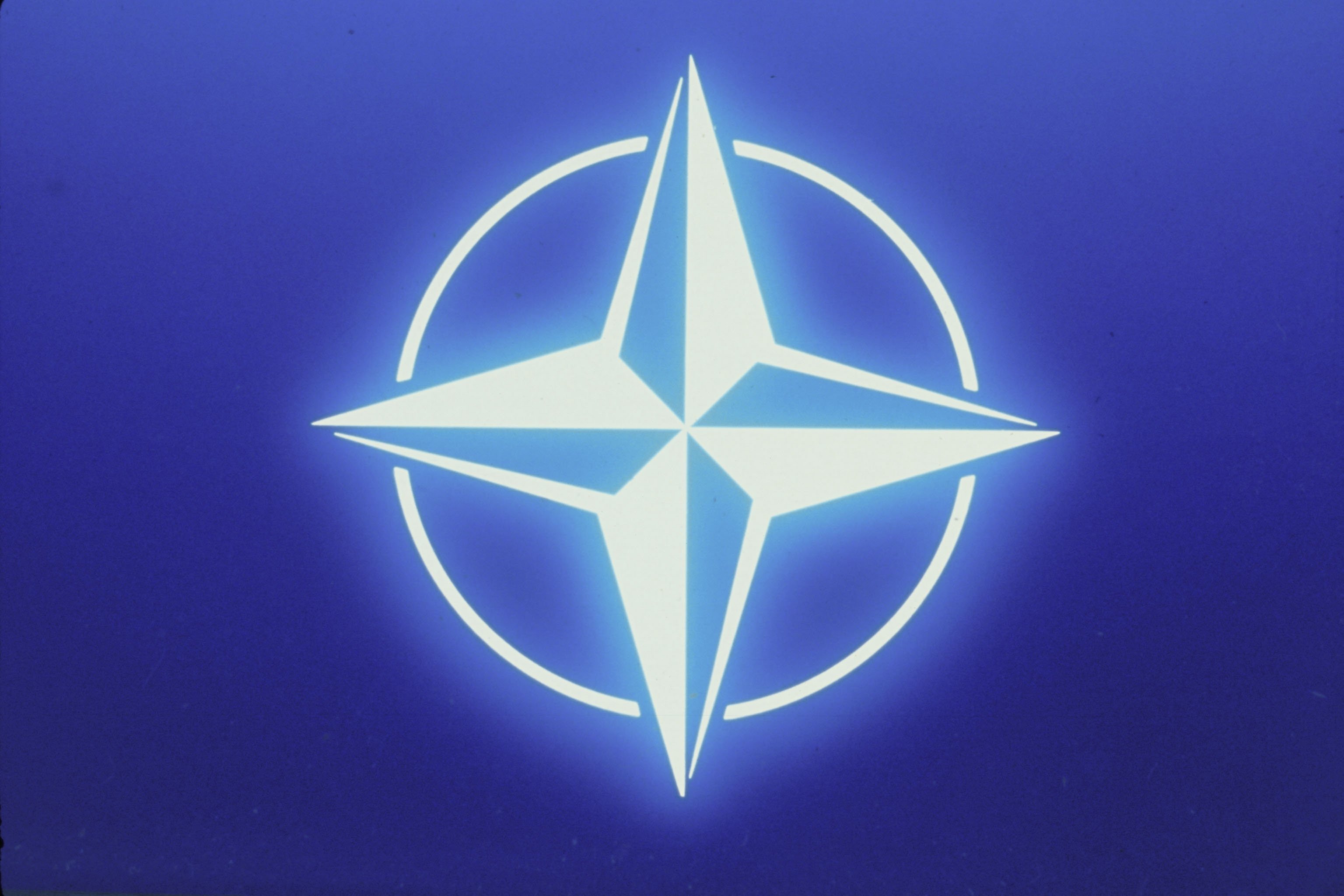 Нато тв. Североатлантический Альянс НАТО флаг. Флаг Североатлантического Альянса. Символ НАТО.