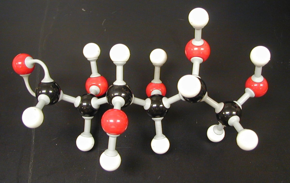 Модели молекул отражают характерные особенности реальных объектов. Шаростержневая модель молекулы Глюкозы. Глюкоза шаростержневая модель. Шаростержневая модель сахара. Модель молекулы сахара.