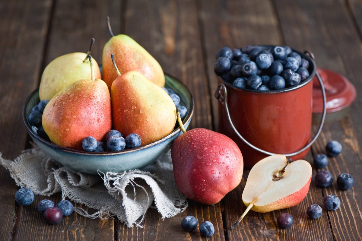 Тарелка с фруктами натюрморт