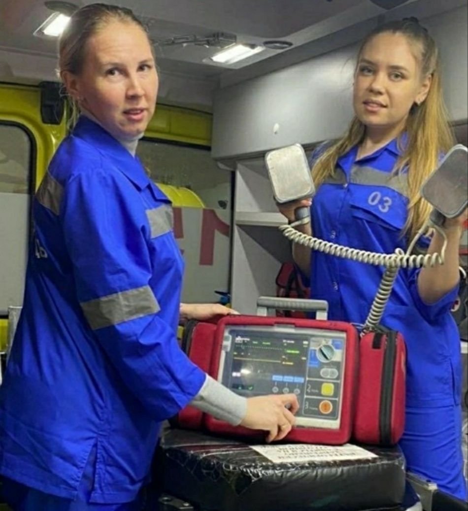 Человек в машине скорой помощи