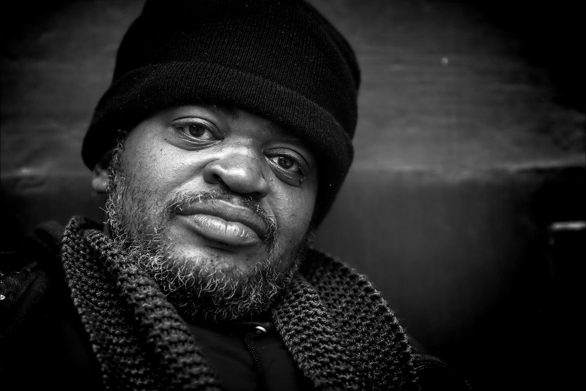 Темный негр