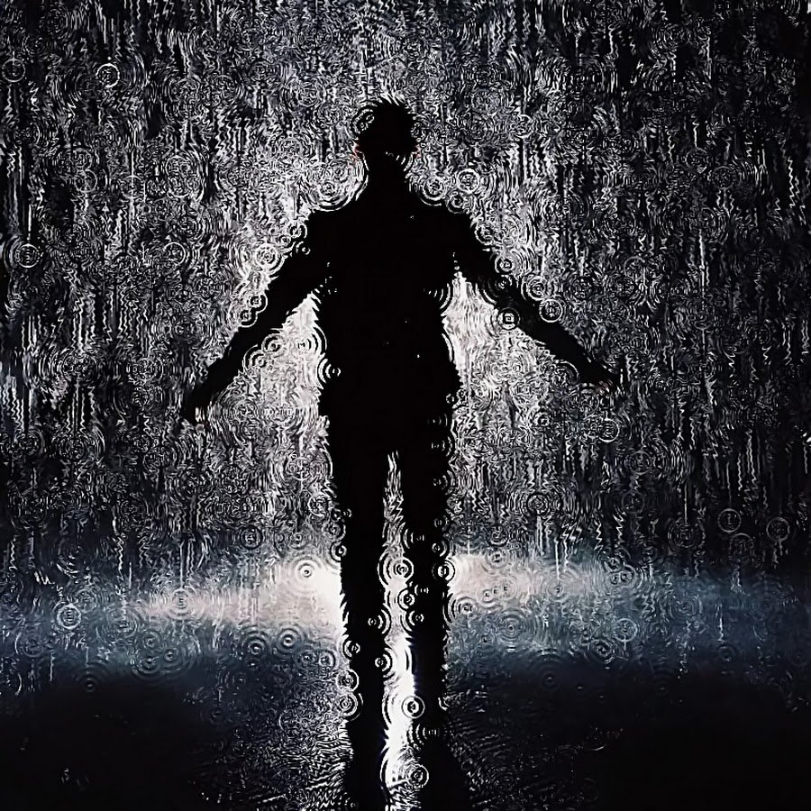 Мужчина в темноте