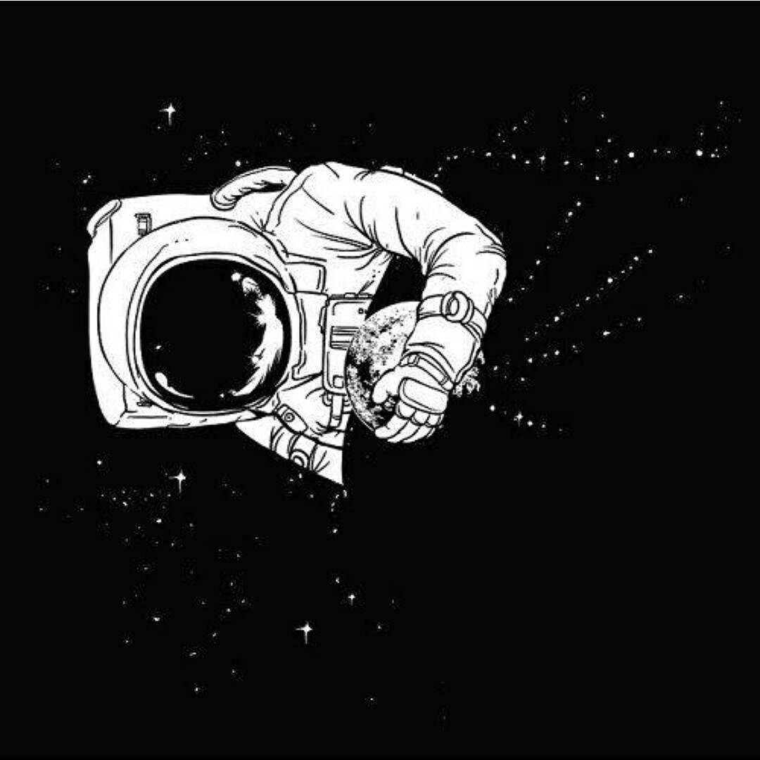 Космонавт рисунок монохром