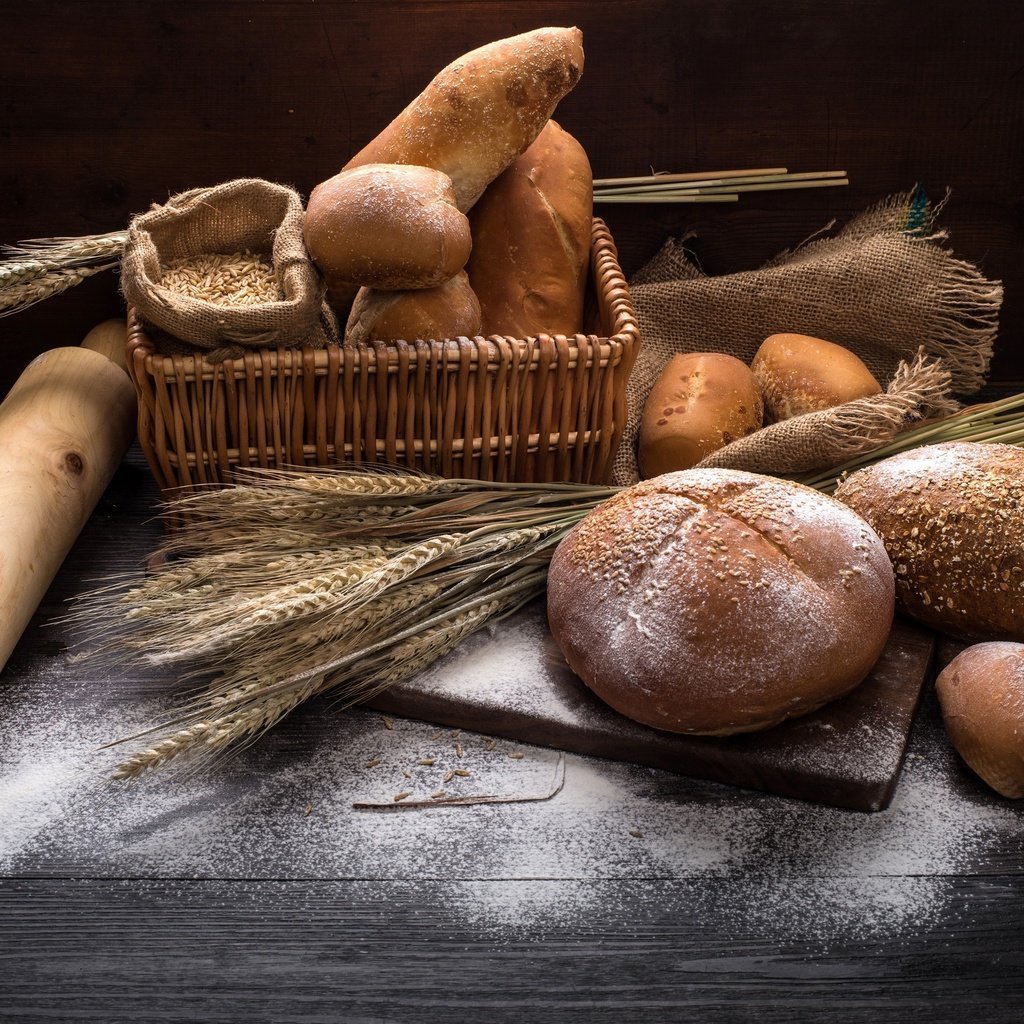 Хлеб на темном фоне