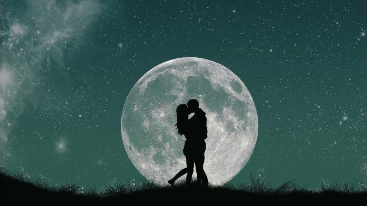 Поцелуй под луной