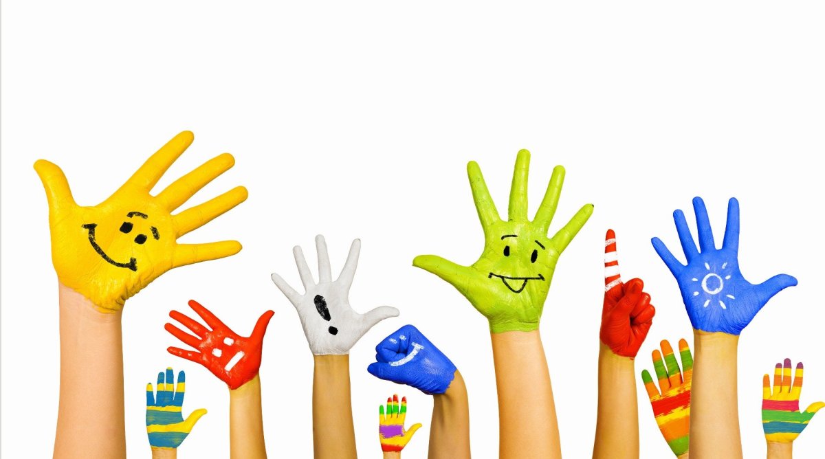 Детские ручки в краске