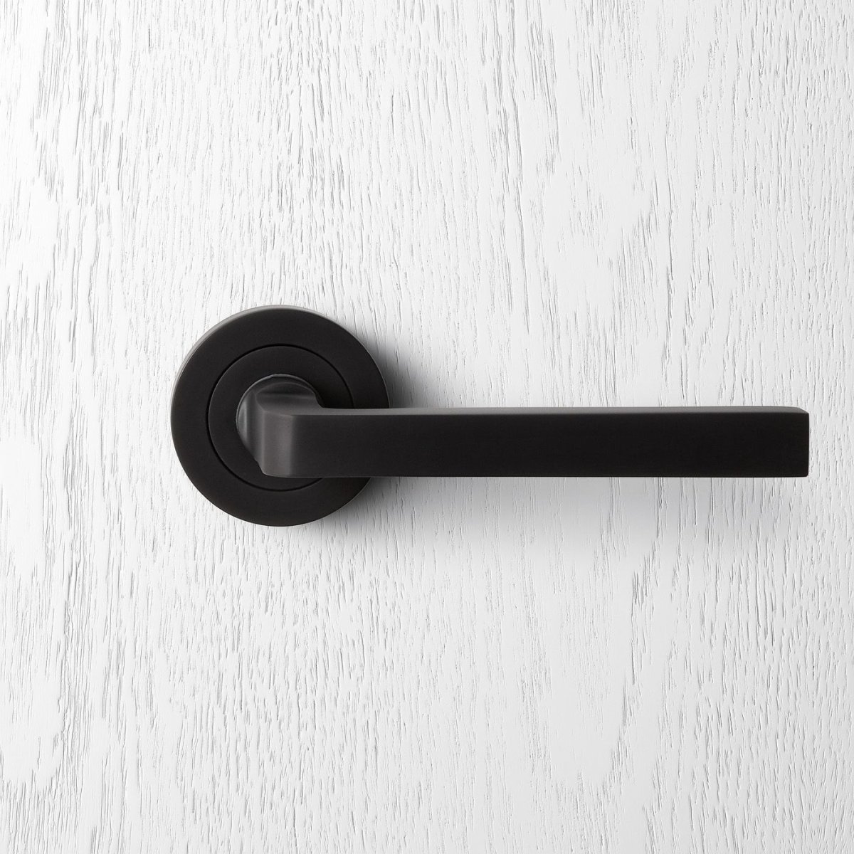 Открытая дверь