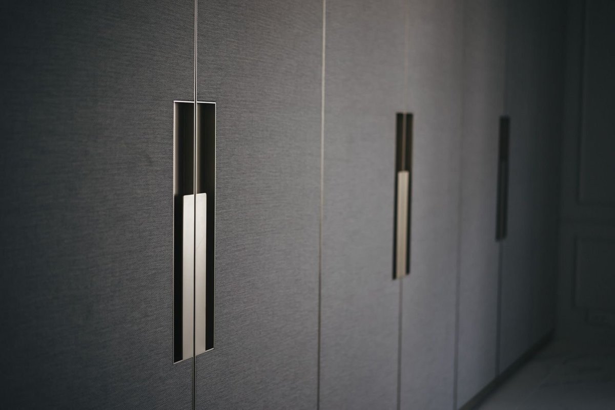 Замаскированная дверь