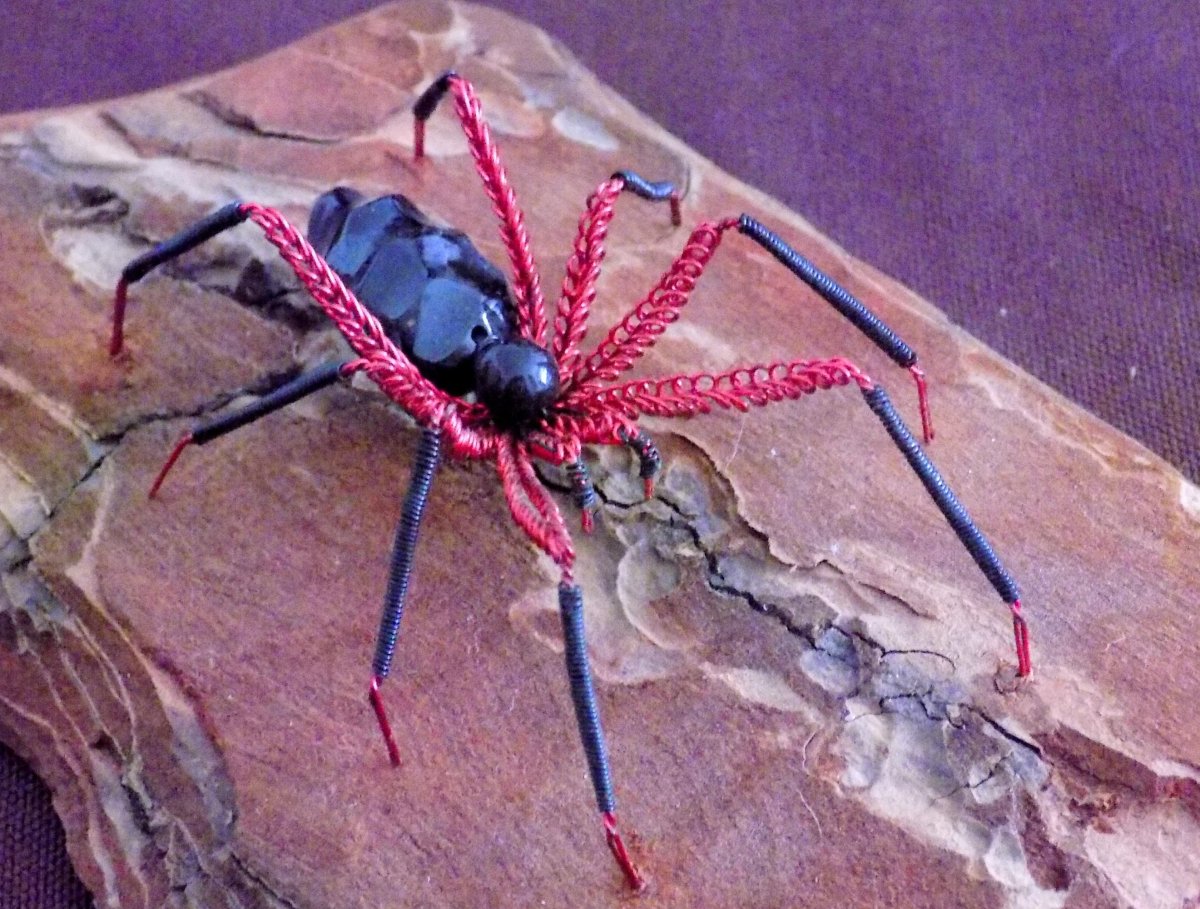 Паук из пластилина