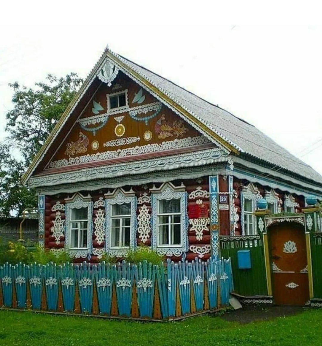 Деревенский дом снаружи