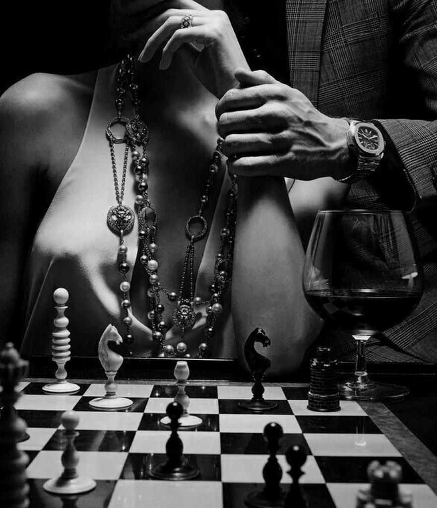 Девушка и шахматы