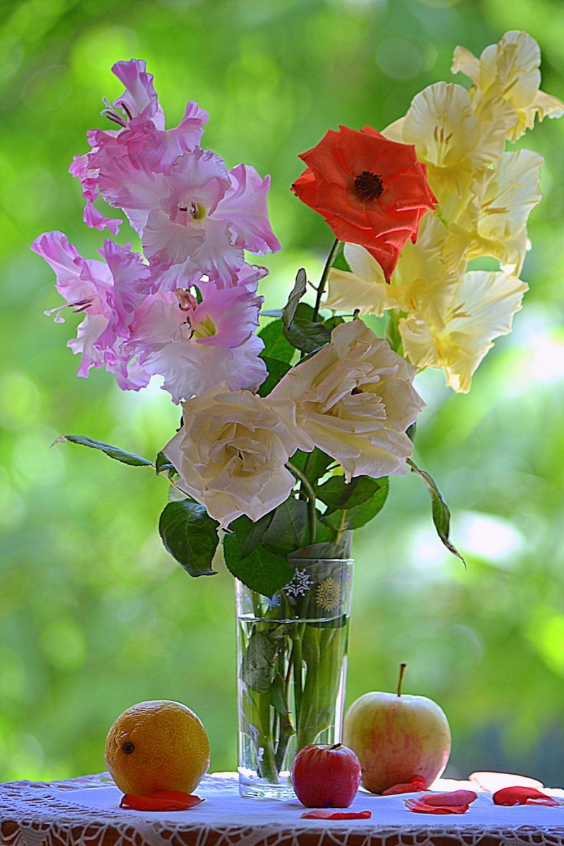 Летние цветы в вазе