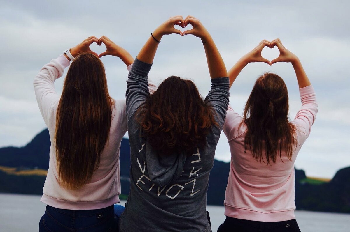 Две подружки