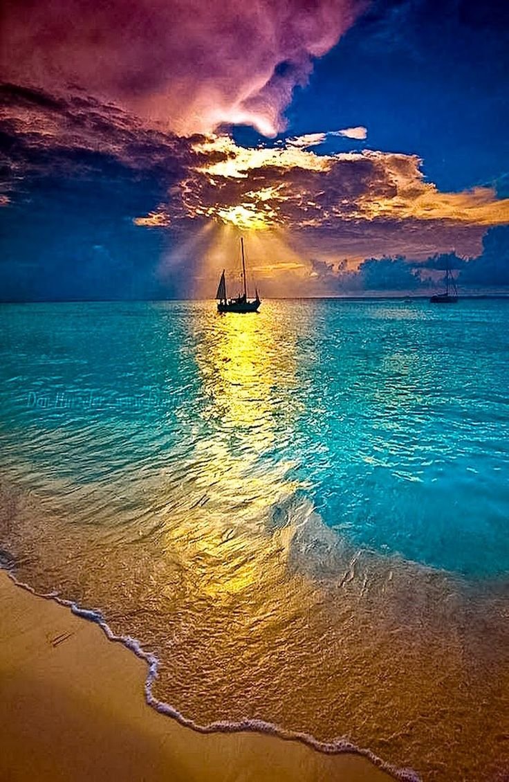 Фотографирует на смартфон