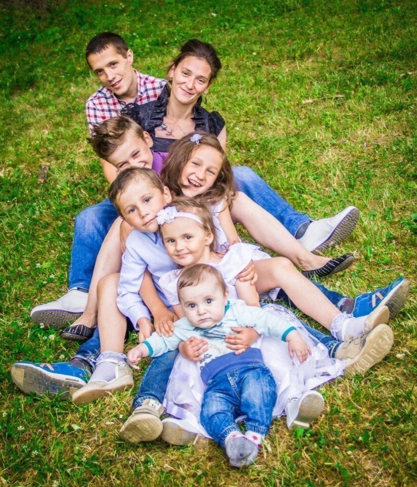 Счастливая многодетная семья