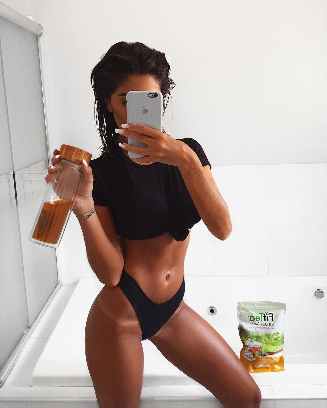 Девушка с едой