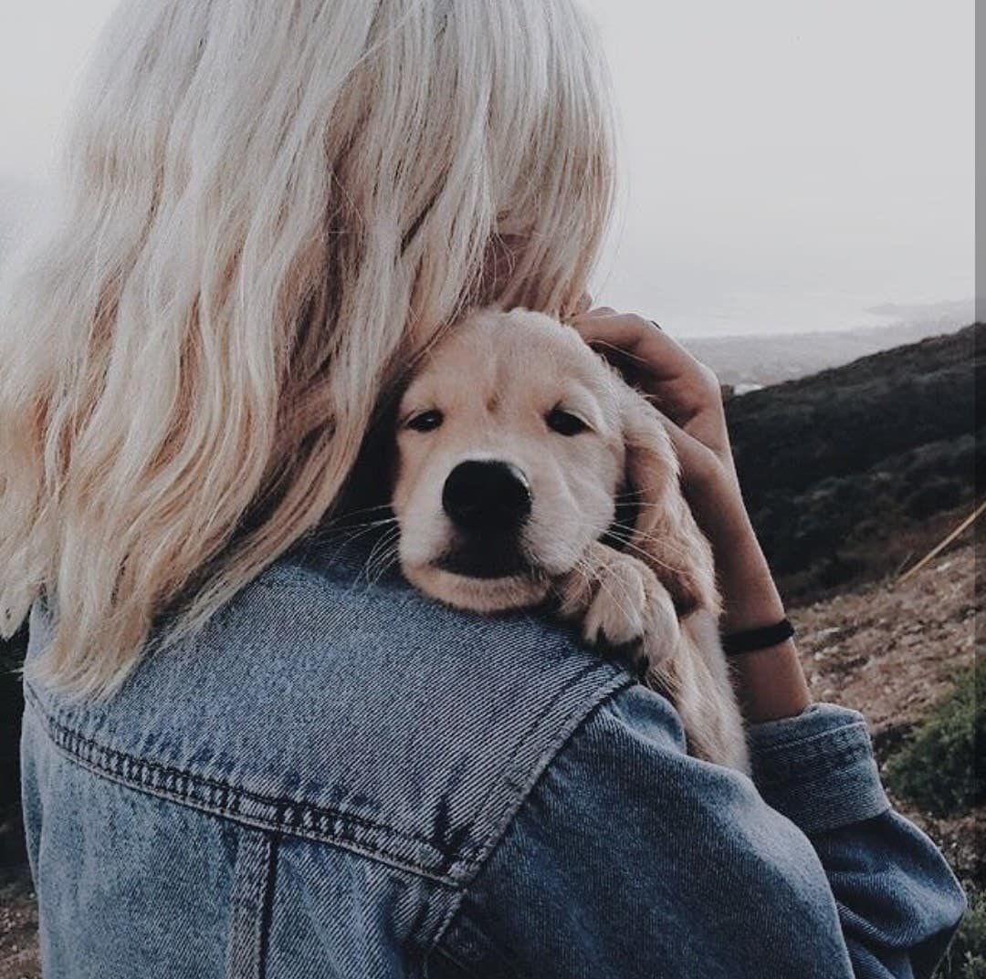 Блондинка с собачкой