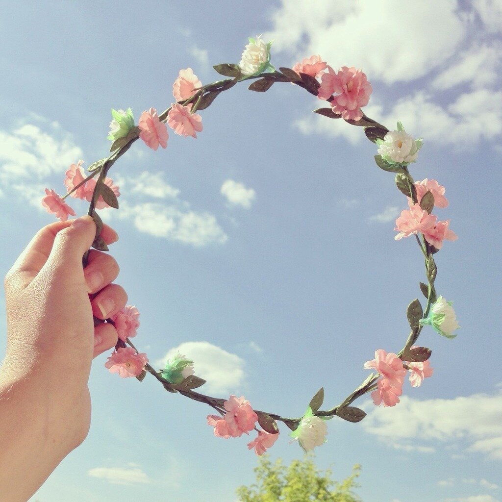 Ноги торчат из травы