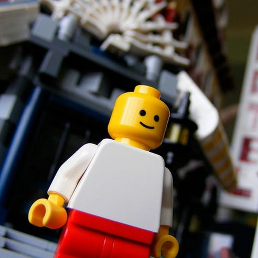 Обычный лего человечек