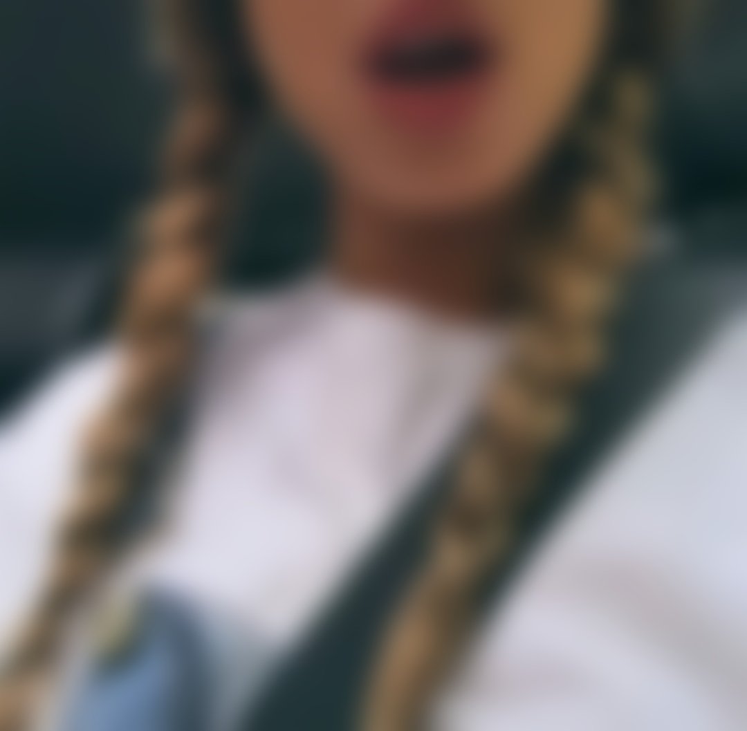 Мия Бойко с косичками