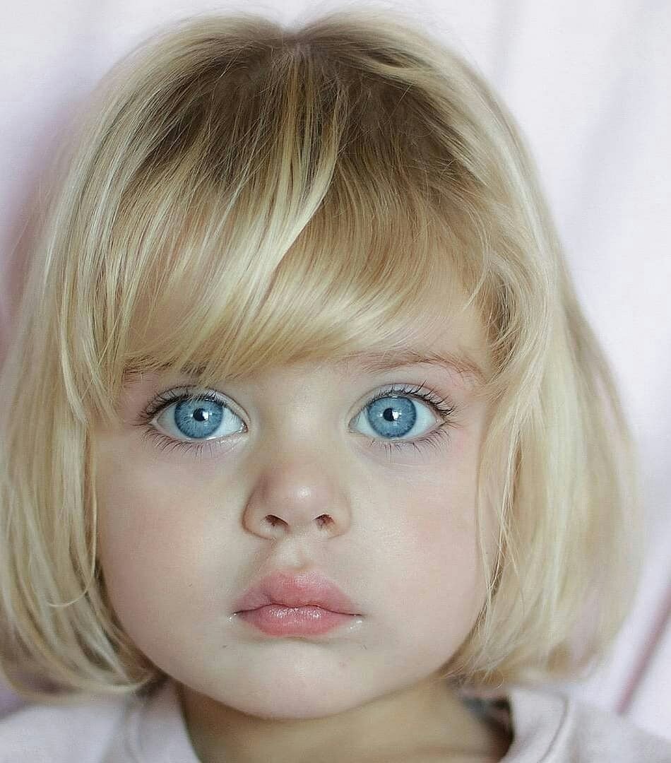 Красивые дети с голубыми глазами