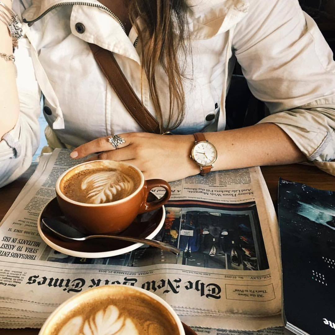 Кофе утром в руках