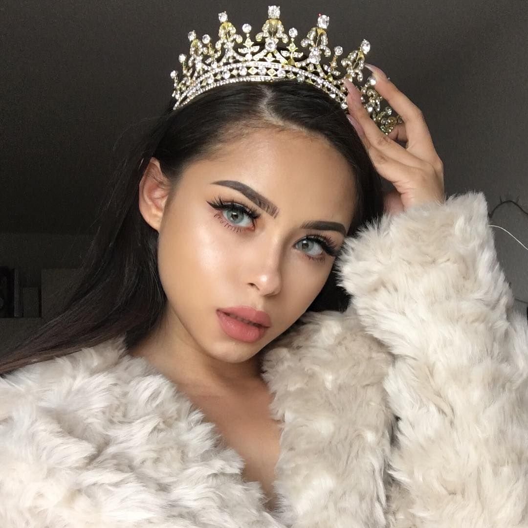 Лайя Бернелл лицо