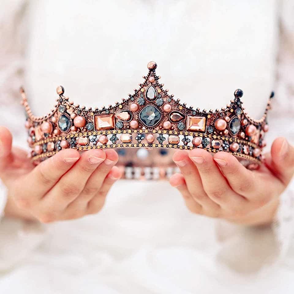 Брюнетка в короне