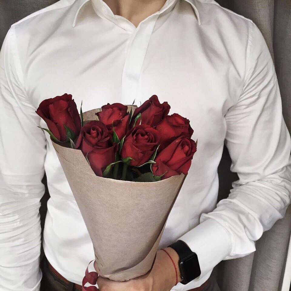 Вручение букета цветов