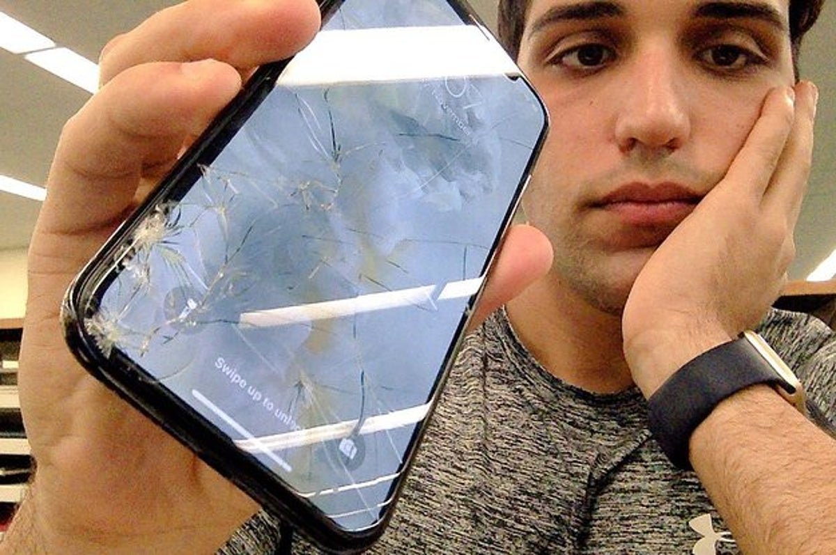 Разбитый iphone
