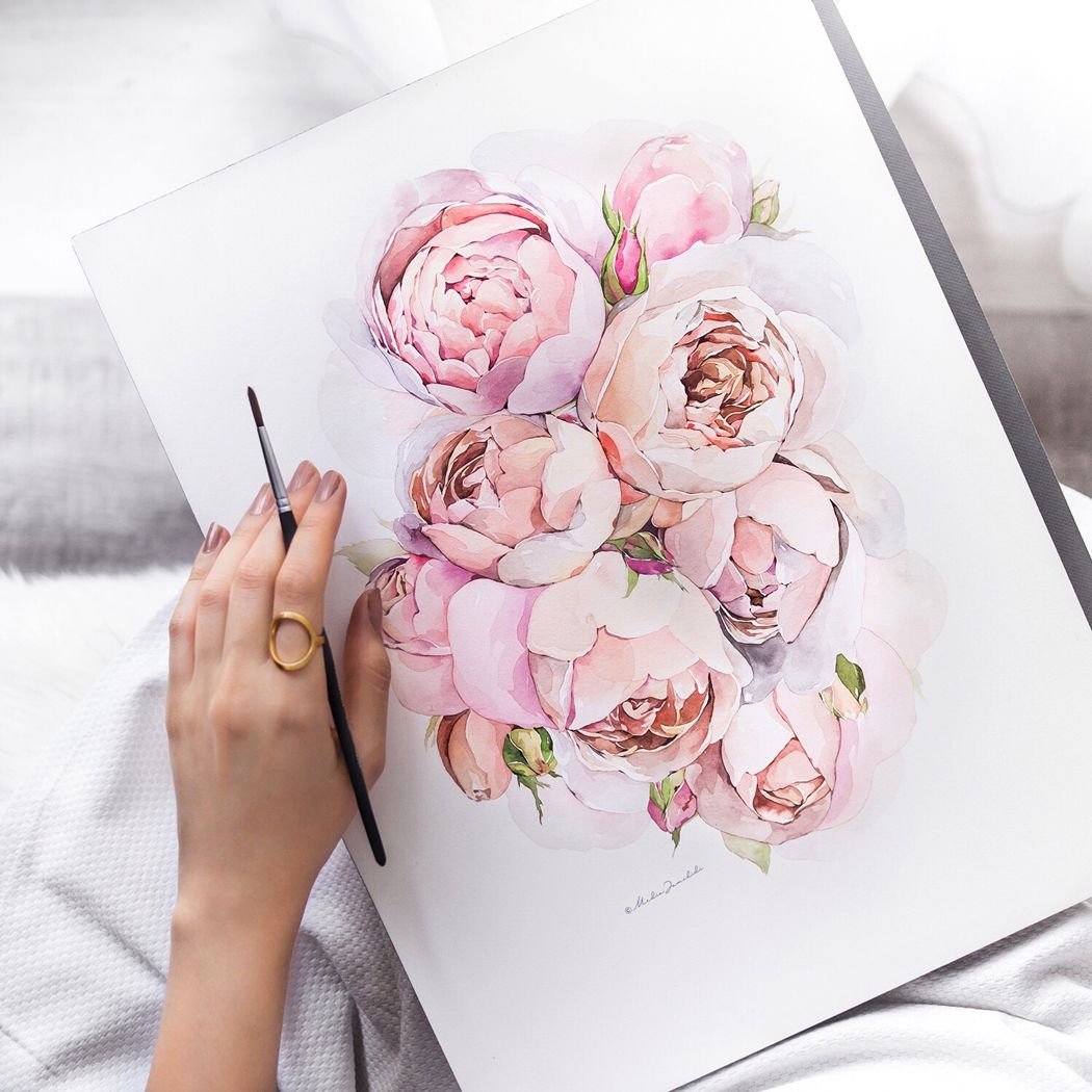 Пионы букет в руках