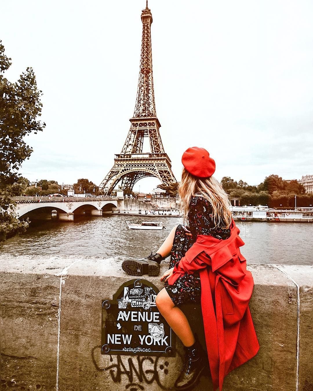 Париж на фоне эльфивой башни