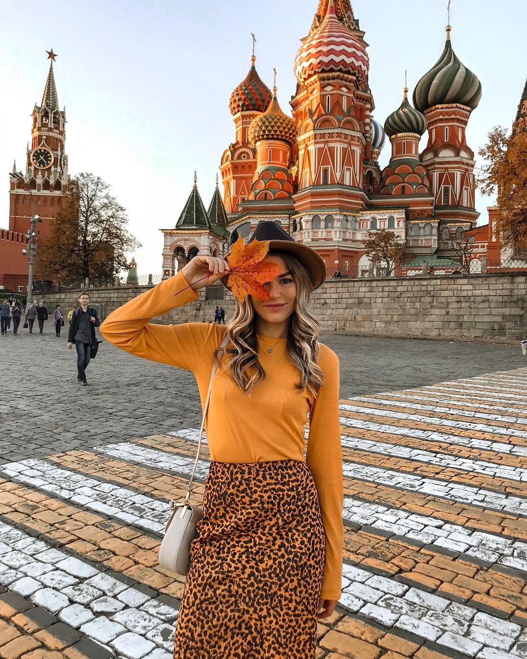 Девушка на красной площади