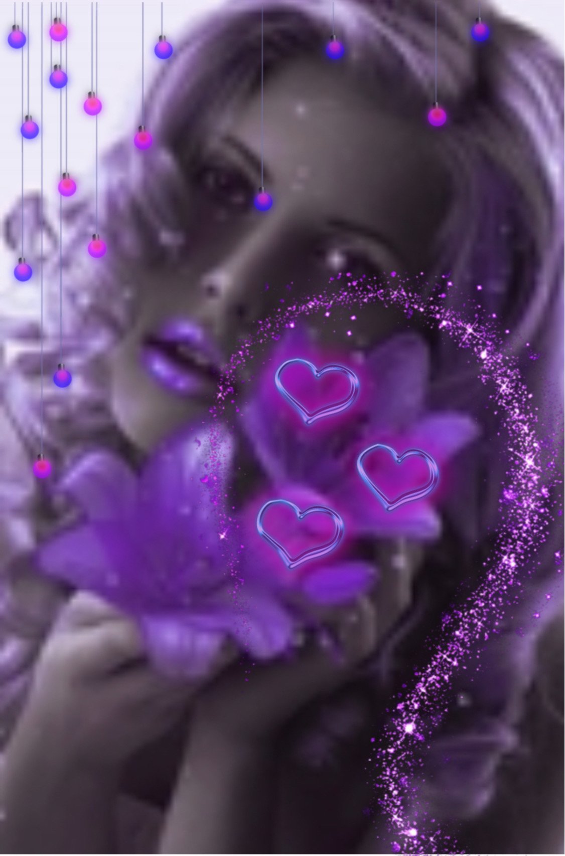 Девушка с фиолетовыми розами