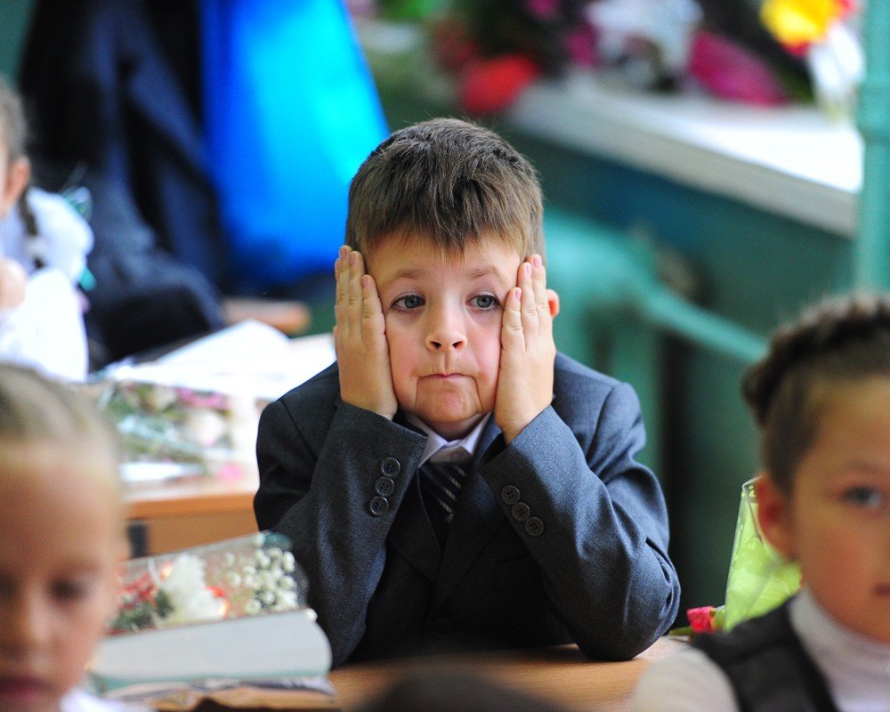 Недовольный школьник