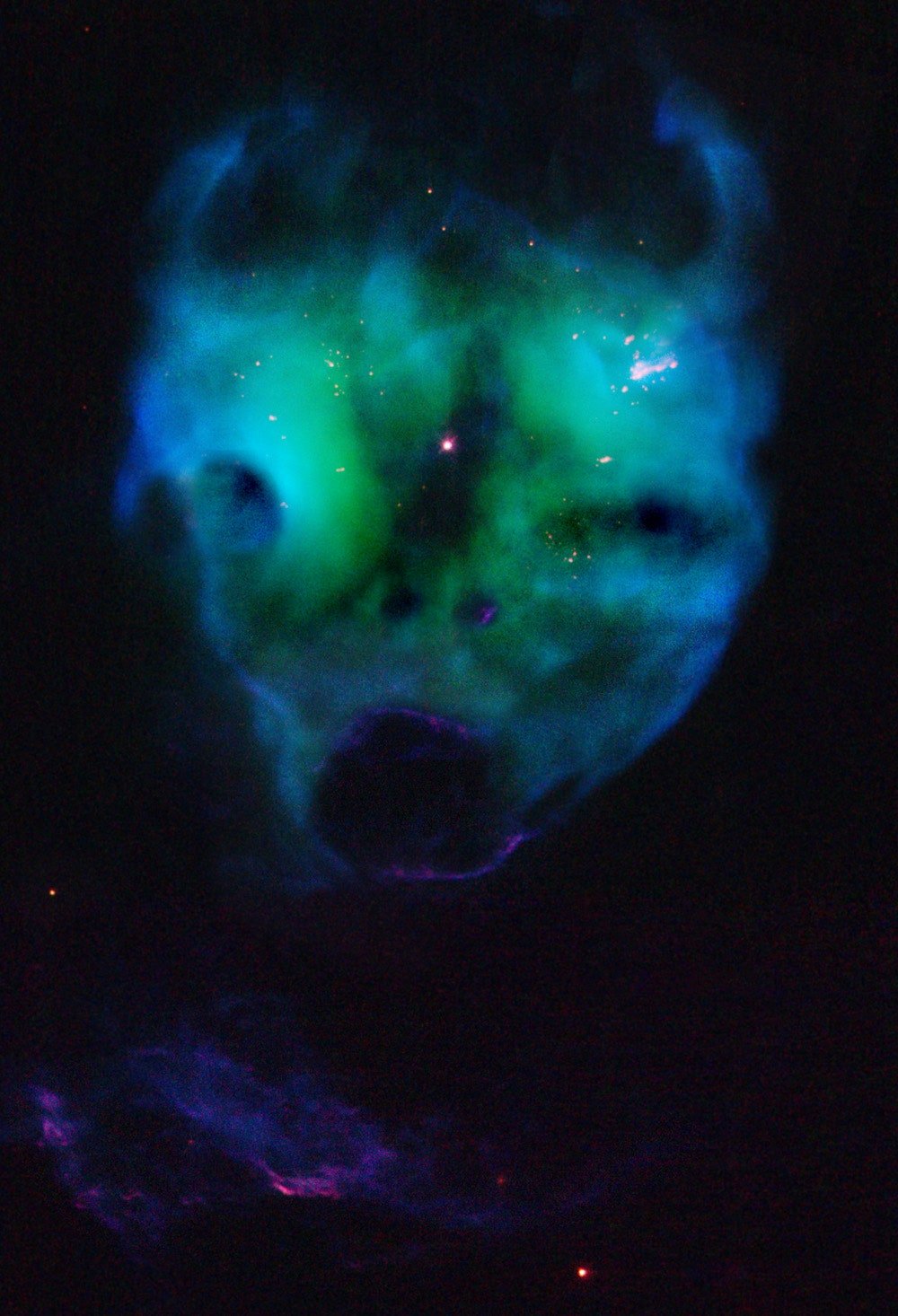 Страшная туманность в космосе