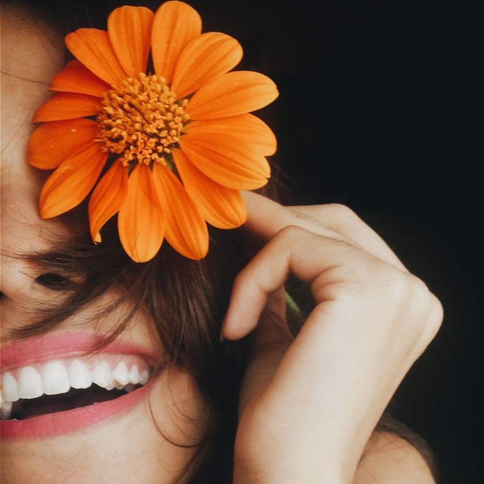 Цветок с улыбкой