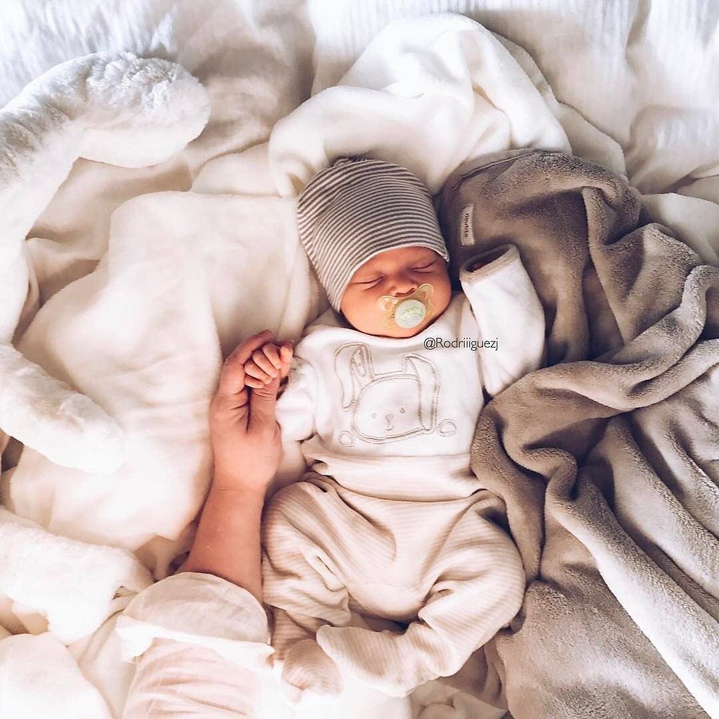 Малыши Новорожденные