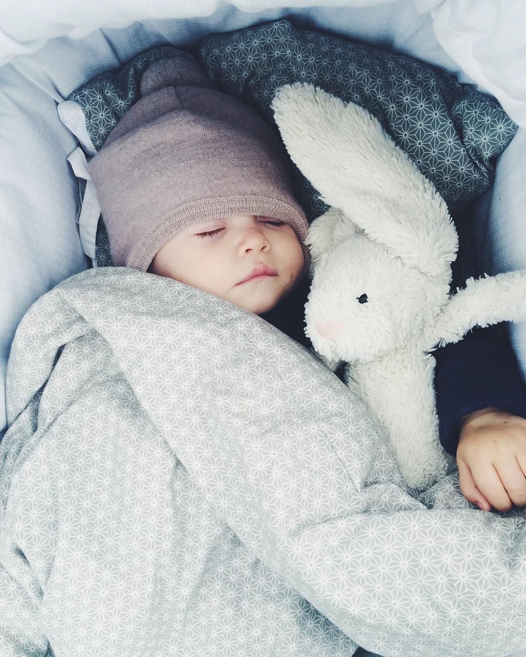 Милые малыши мальчики