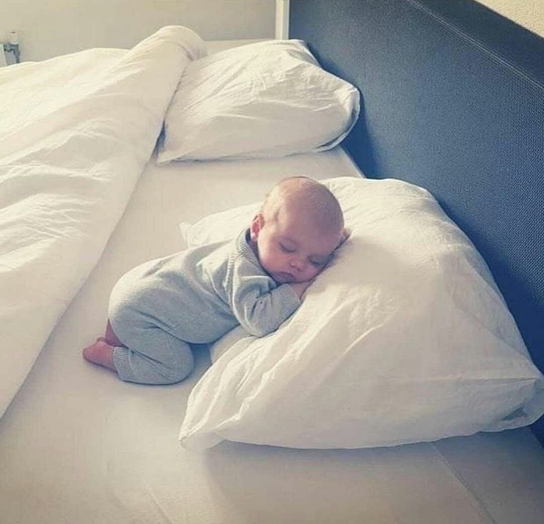 Ребенок спит