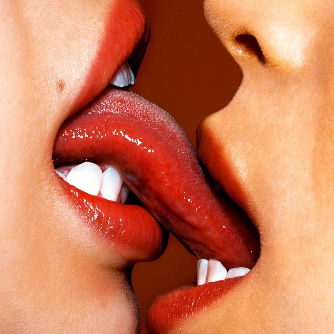 Целующие губы