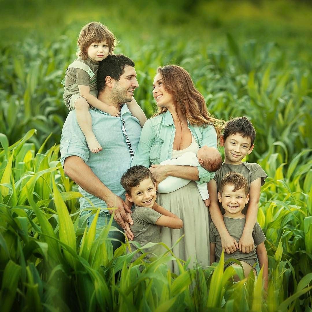 Портрет семьи на природе