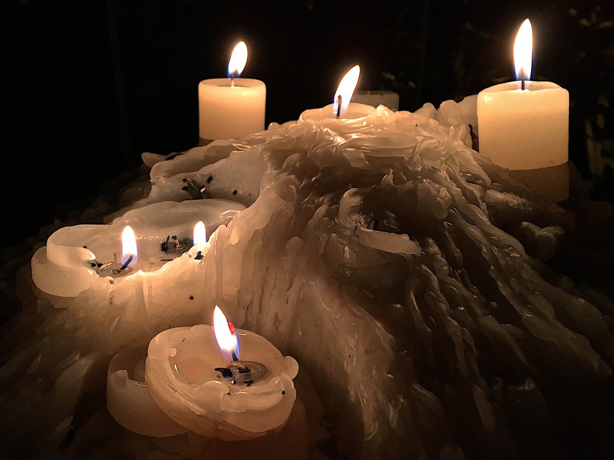 Горящая свеча