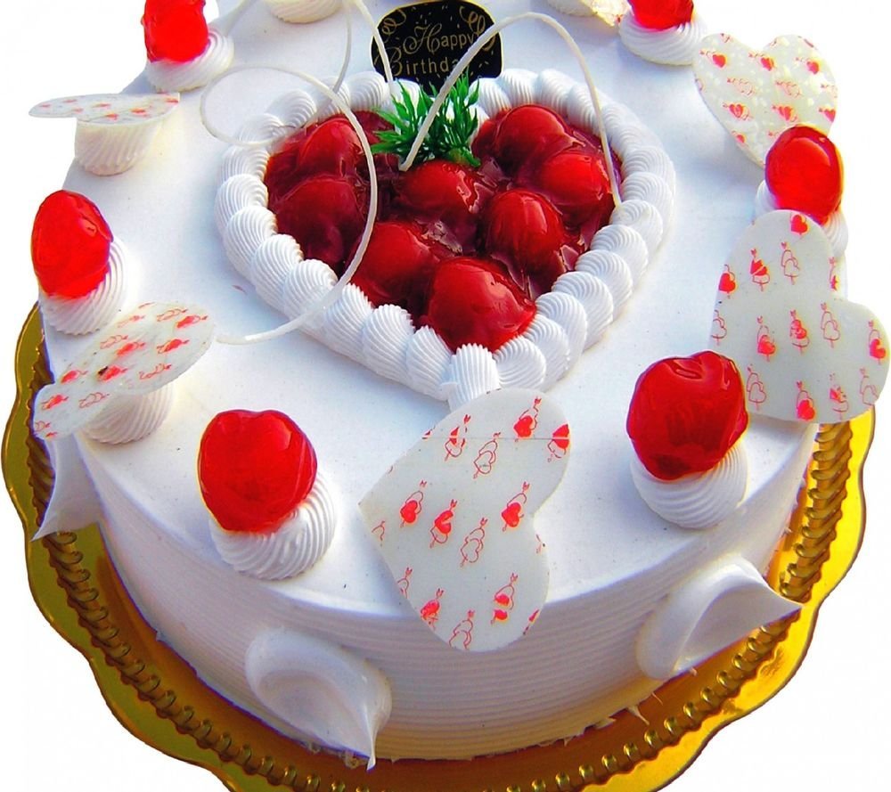 Торт сердце с клубникой