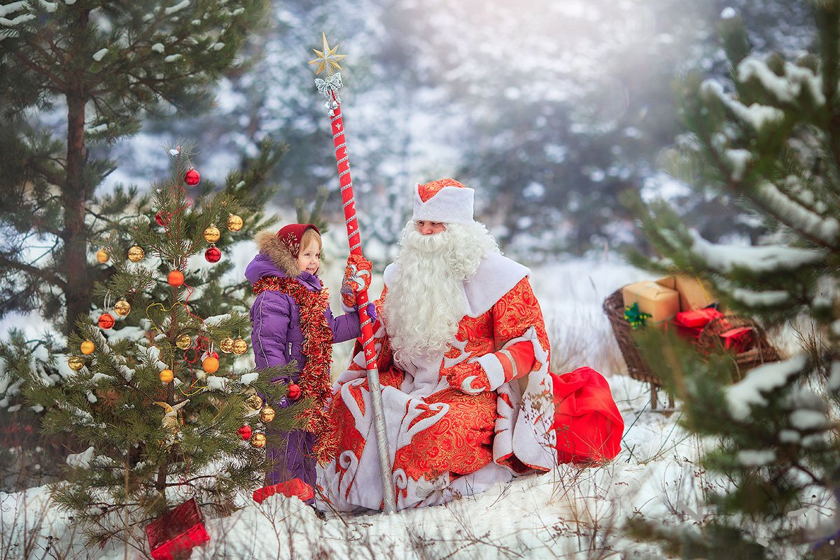 Дед Мороз и Снегурочка в лесу