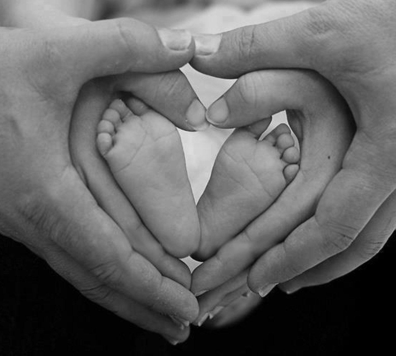 Любовь к детям картинки. Любовь родителей к детям. Семья руки. Семья руки сердцем. Семья любовь.