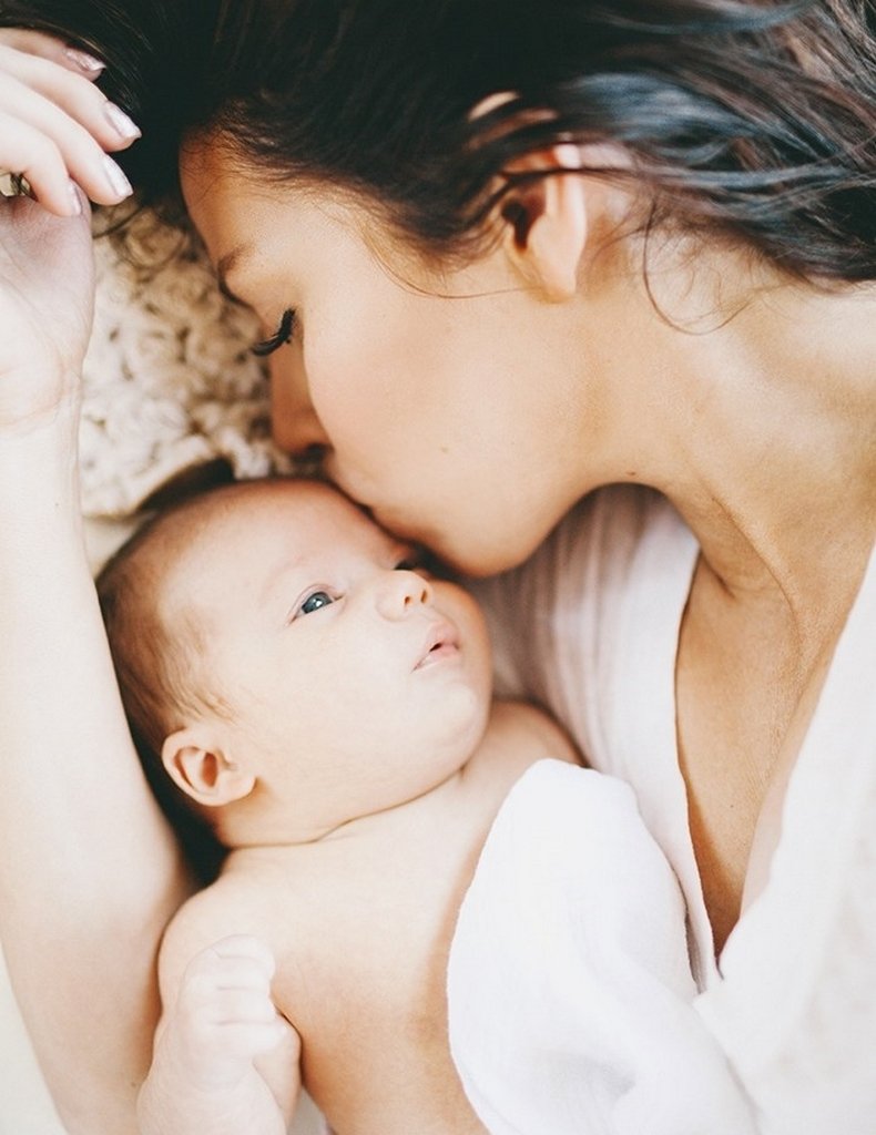 Красивая мама с ребенком