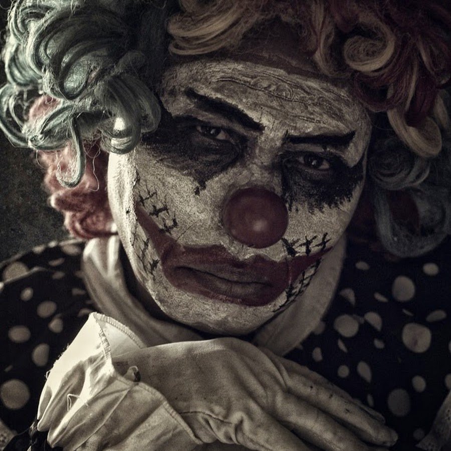 Клоун плачет