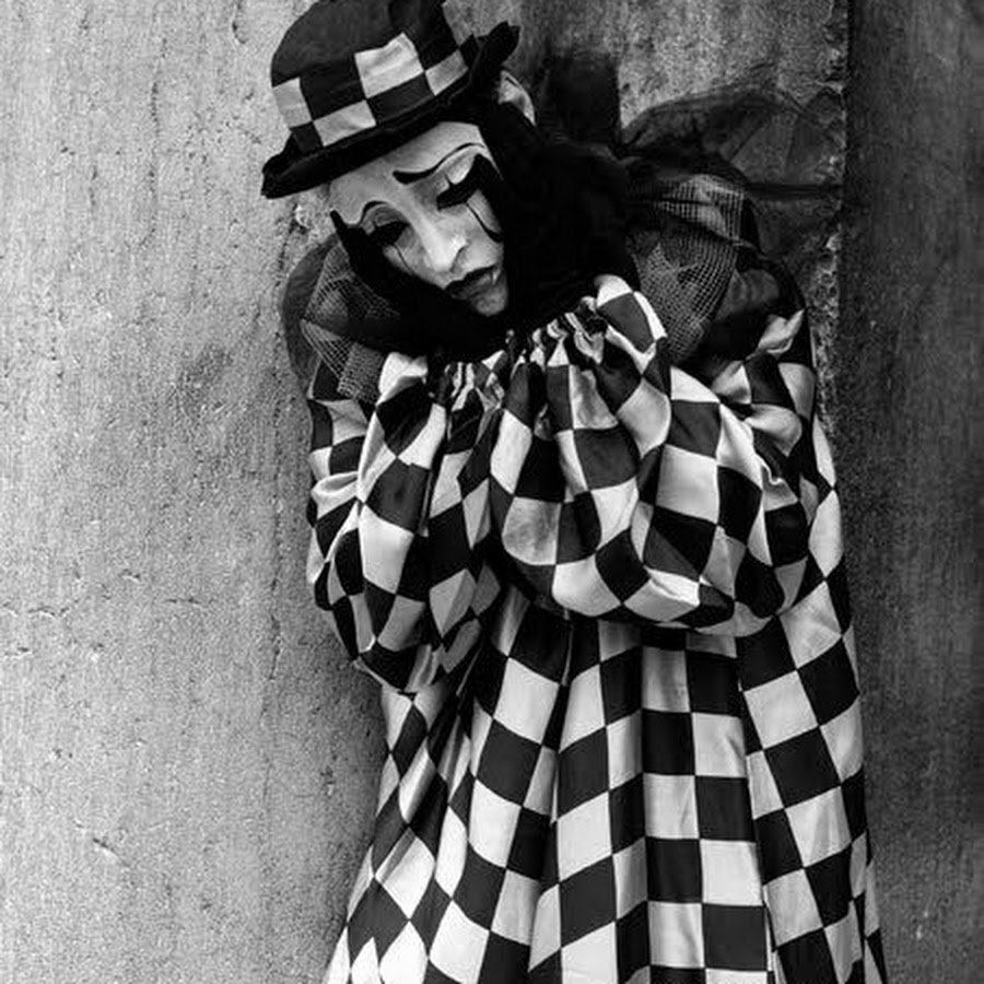 Расстроенный клоун